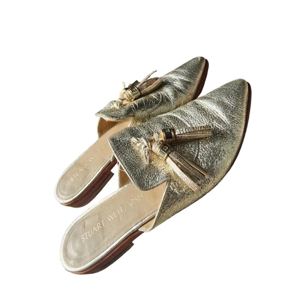 Stuart Weitzman gold loafers with tasstles. 6.5 M - Picture 3 of 5